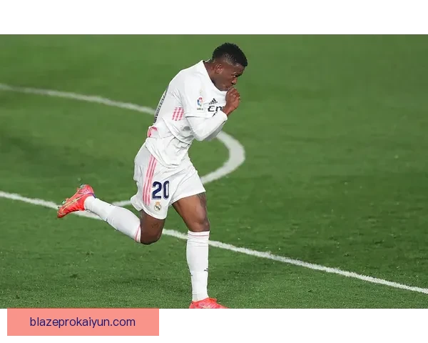 维尼修斯与皇马球迷的关系持续升温，展现出强烈的相互支持和信任。